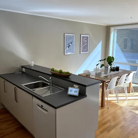 Modern In Downtown With Parking 阿伦达尔