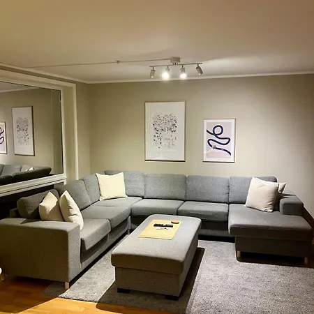 Modern In Downtown With Parking 公寓